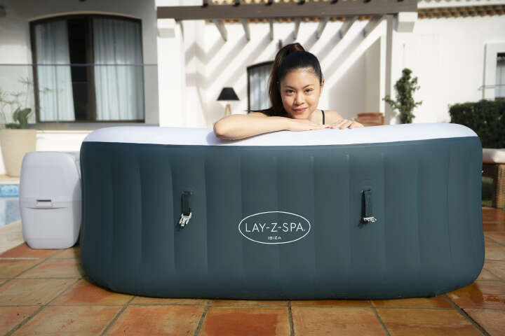 Bestway LAY‑Z‑SPA Whirlpool Ibiza AirJet quadratisch 180 × 180 cm